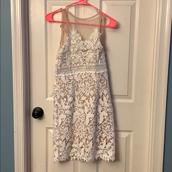 WHITE DRESS - Picture 1 of 3